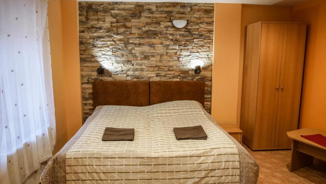 Penzion Na Hradbach Louny Ngoại thất bức ảnh