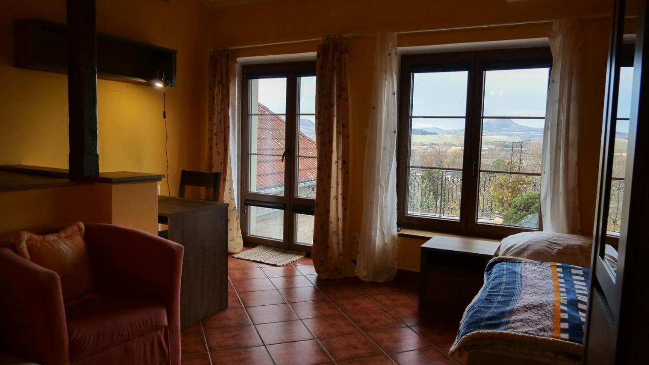 Penzion Na Hradbach Louny Ngoại thất bức ảnh